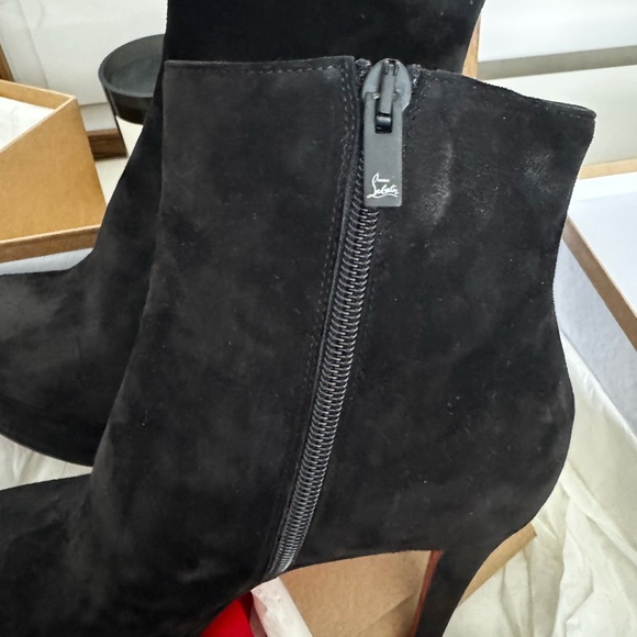 Christian Louboutins Bianca bootie black suede - Picture 2 of 8